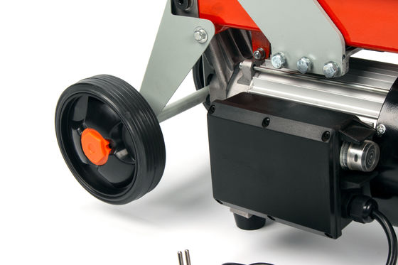 Elektromotor, vertikaler Holzspalter für die Aufspaltung von Bausteinen im Aufbau